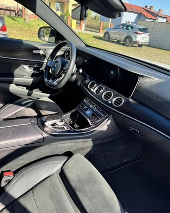 Mercedes-Benz Klasa E cena 114900 przebieg: 239000, rok produkcji 2017 z Słupsk małe 137